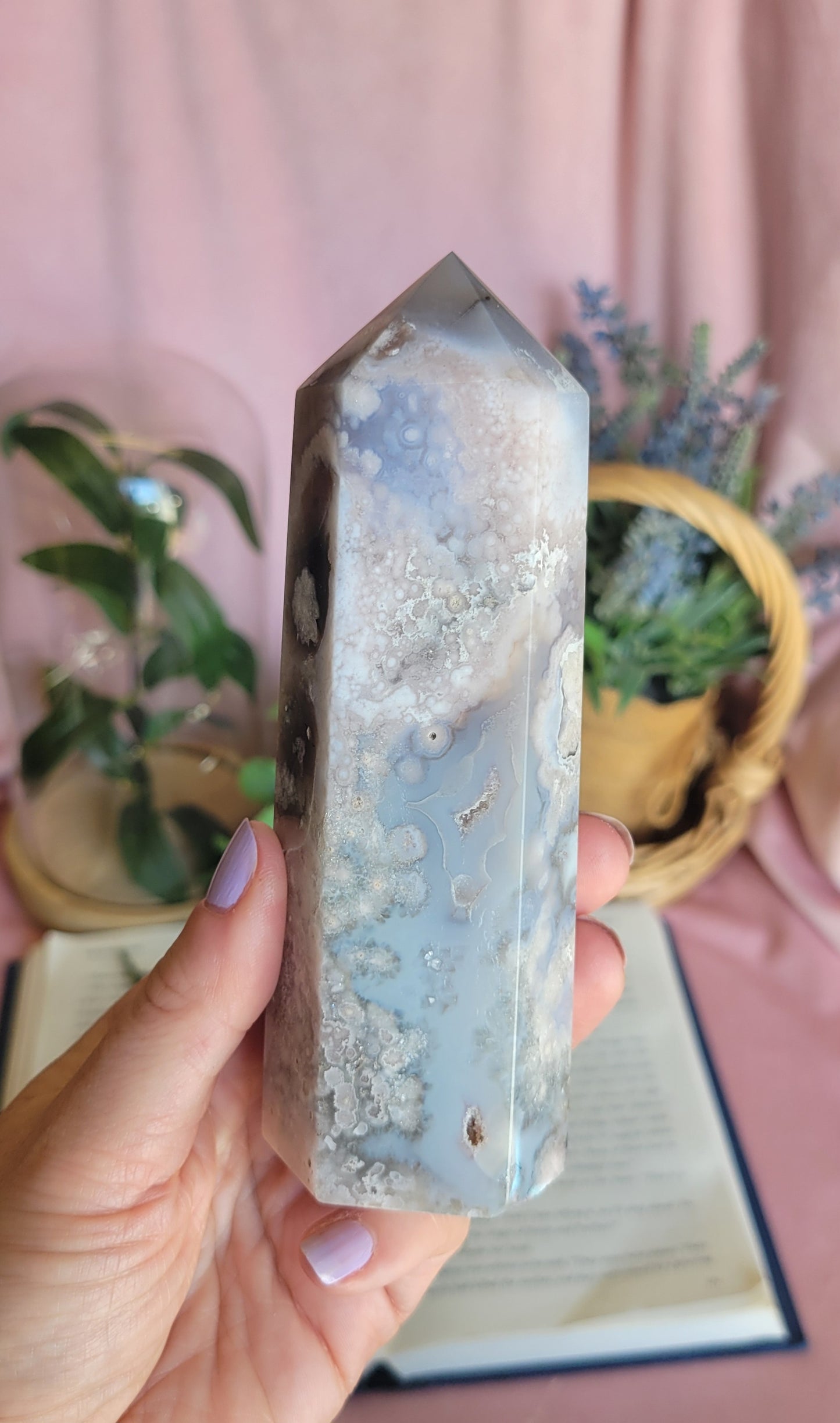 Gemmy Blue flower agate tower