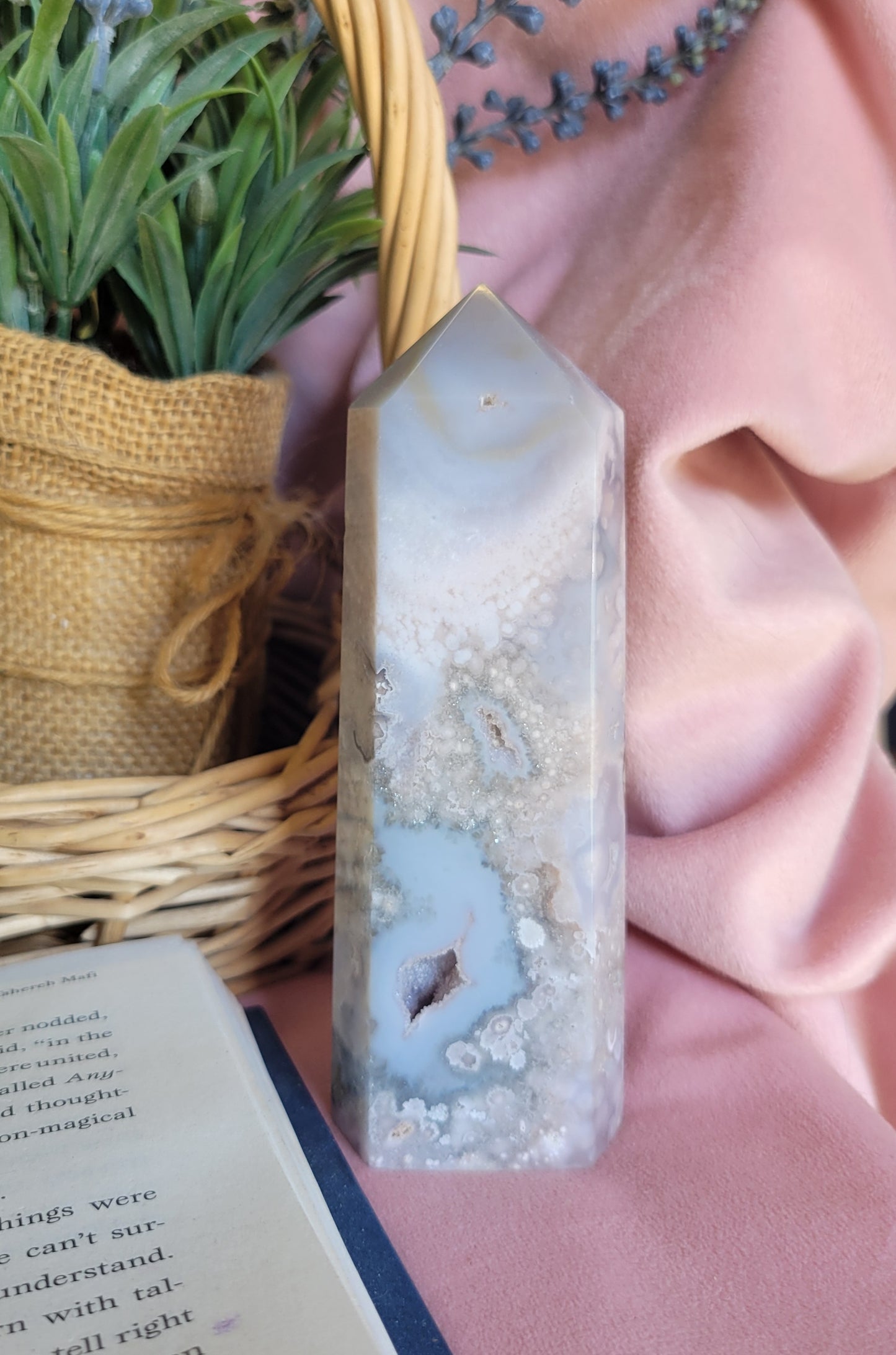 Gemmy Blue flower agate tower