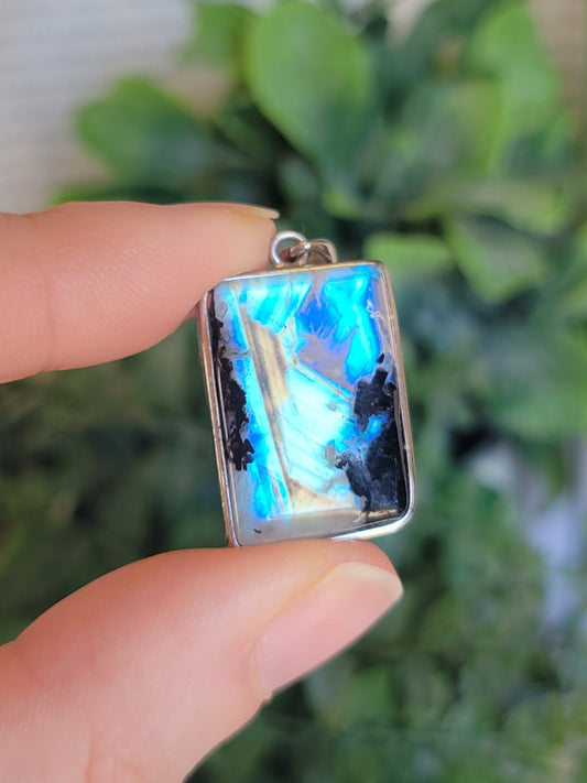 925 sterling silver moonstone pendant