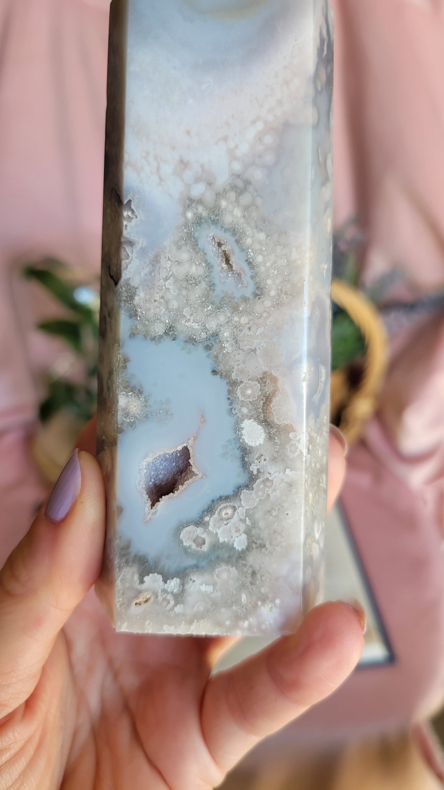 Gemmy Blue flower agate tower