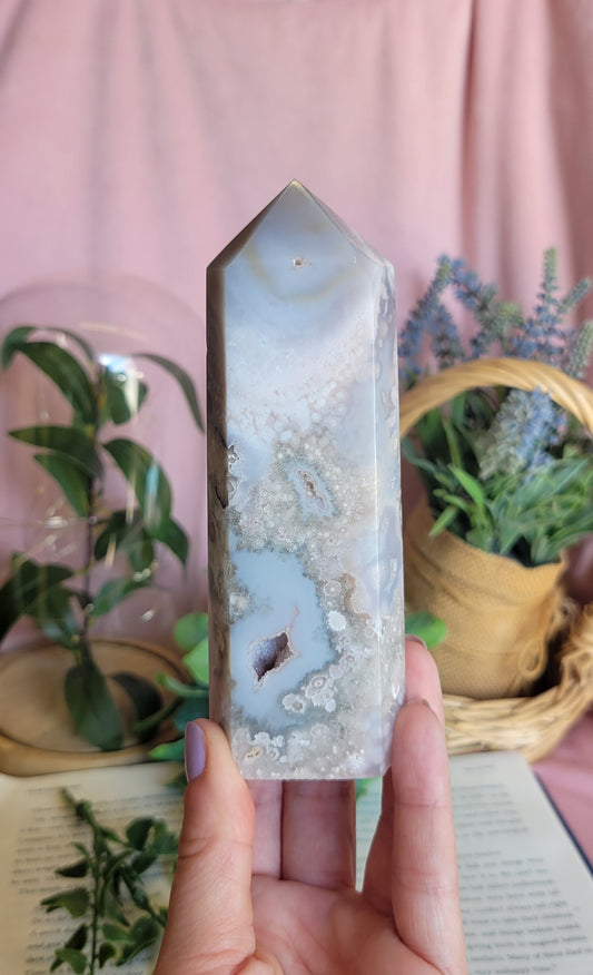 Gemmy Blue flower agate tower