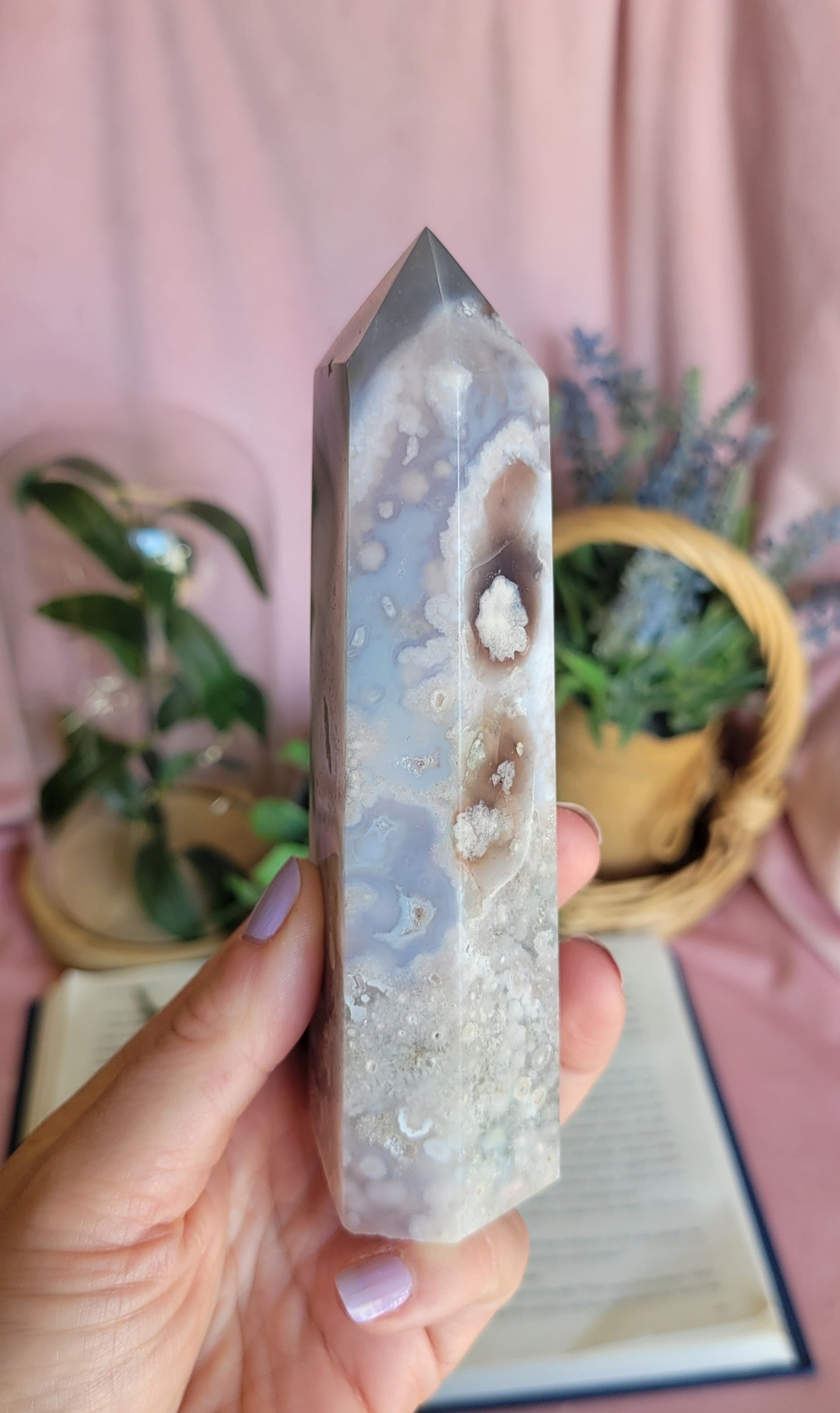 Gemmy Blue flower agate tower