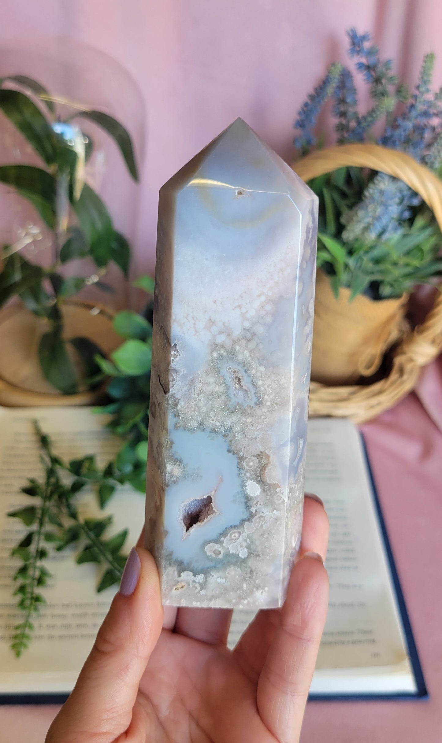 Gemmy Blue flower agate tower